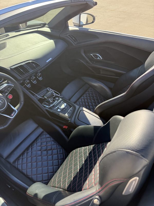 Audi R8 V10 Spyder - Image 8