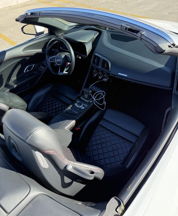 Audi R8 V10 Spyder - Image 9