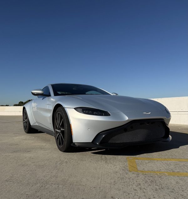 aston martin vantage - Image 2