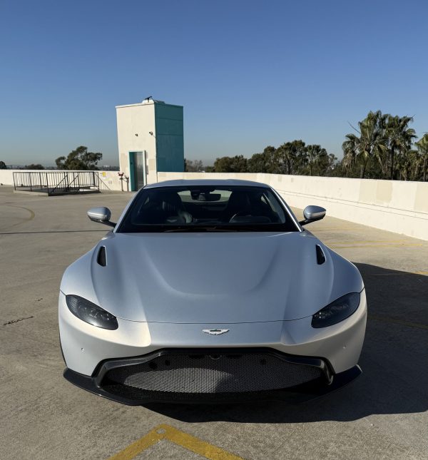aston martin vantage - Image 10