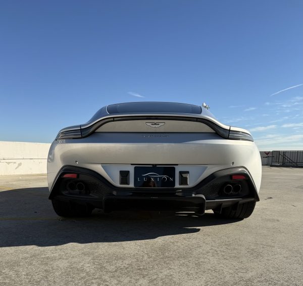 aston martin vantage - Image 7