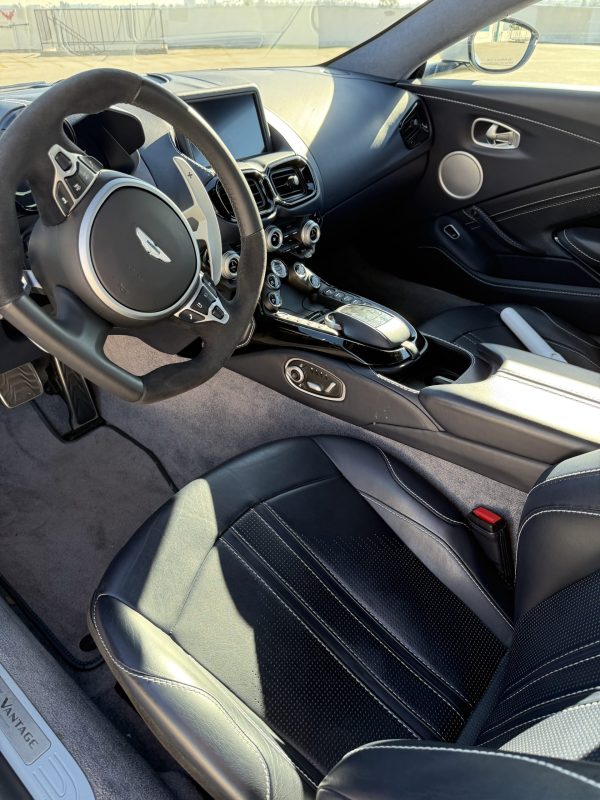 aston martin vantage - Image 5