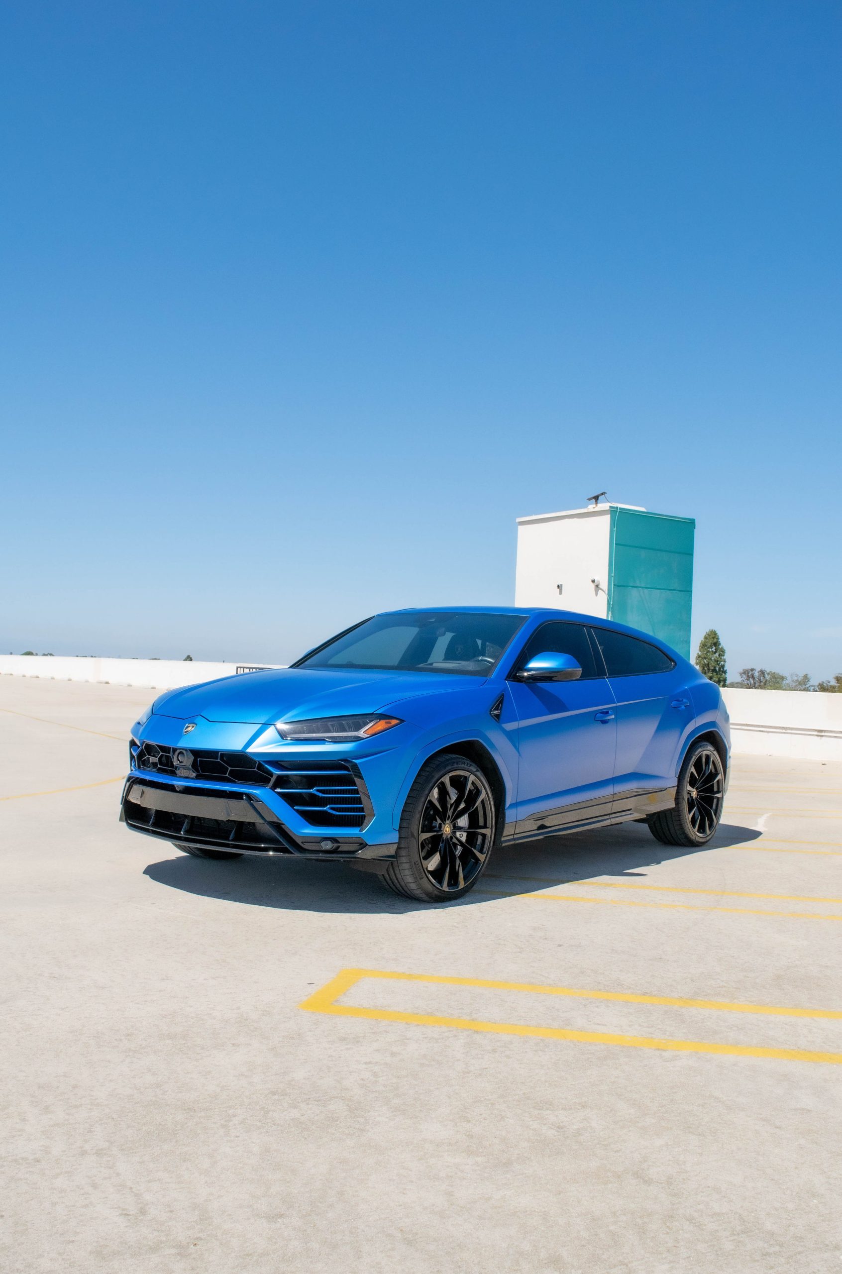 DSC_0015-2-scaled-1.jpg LAMBORGHINI URUS (BLUE) - Image 1