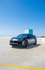 LAMBORGHINI URUS (BLACK)
