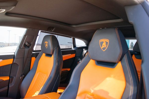 LAMBORGHINI URUS (BLACK) - Image 8