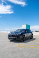 PORSCHE MACAN (BLACK) - Image 4