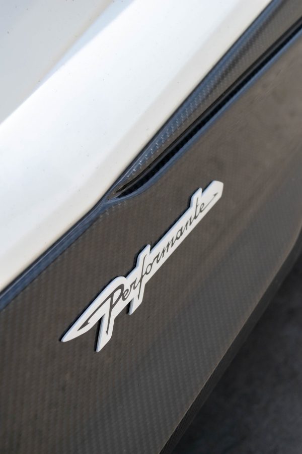 LAMBORGHINI URUS (WHITE) - Image 7
