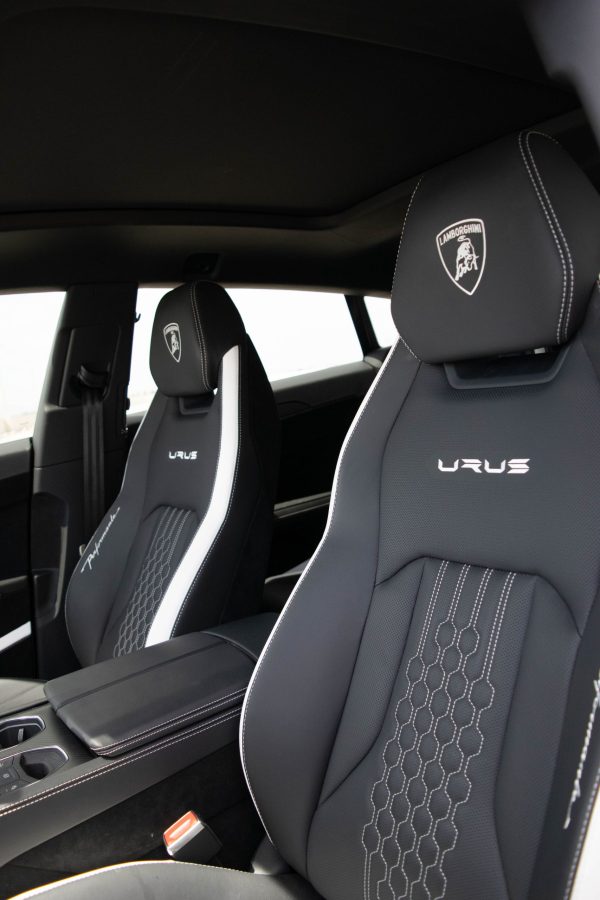 LAMBORGHINI URUS (WHITE) - Image 11