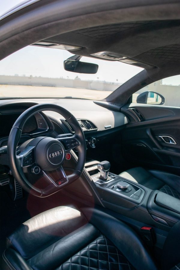 Audi R8 V10 BALCK - Image 6