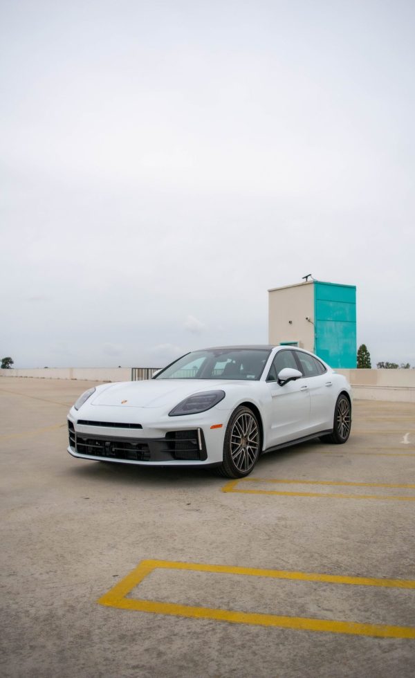 PORSCHE PANAMERA (WHITE) - Image 3