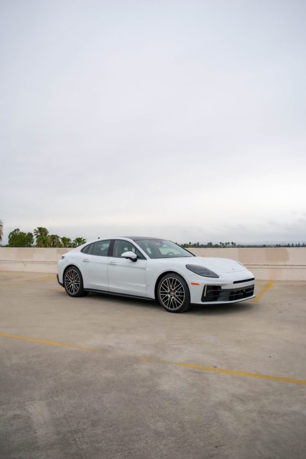 PORSCHE PANAMERA (WHITE) - Image 2