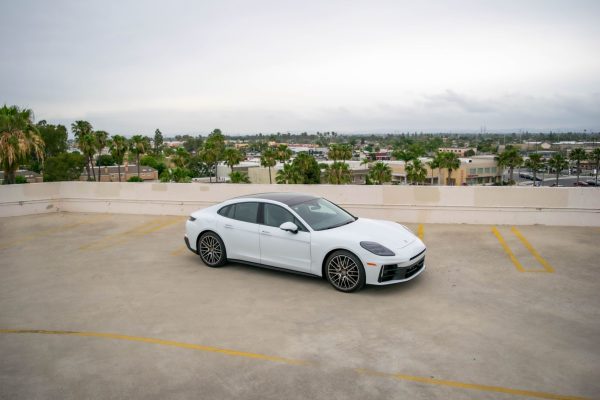 PORSCHE PANAMERA (WHITE) - Image 4
