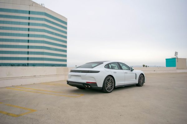 PORSCHE PANAMERA (WHITE) - Image 5