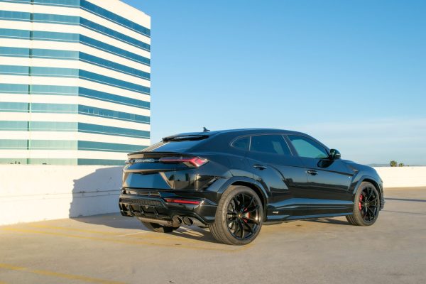 LAMBORGHINI URUS S (BLACK) - Image 4
