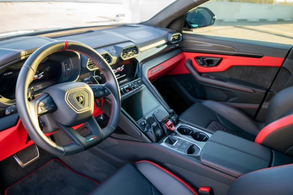 LAMBORGHINI URUS S (BLACK) - Image 8