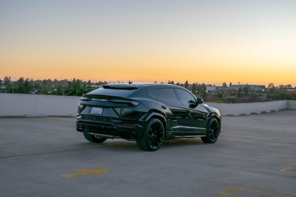 LAMBORGHINI URUS S (BLACK) - Image 5