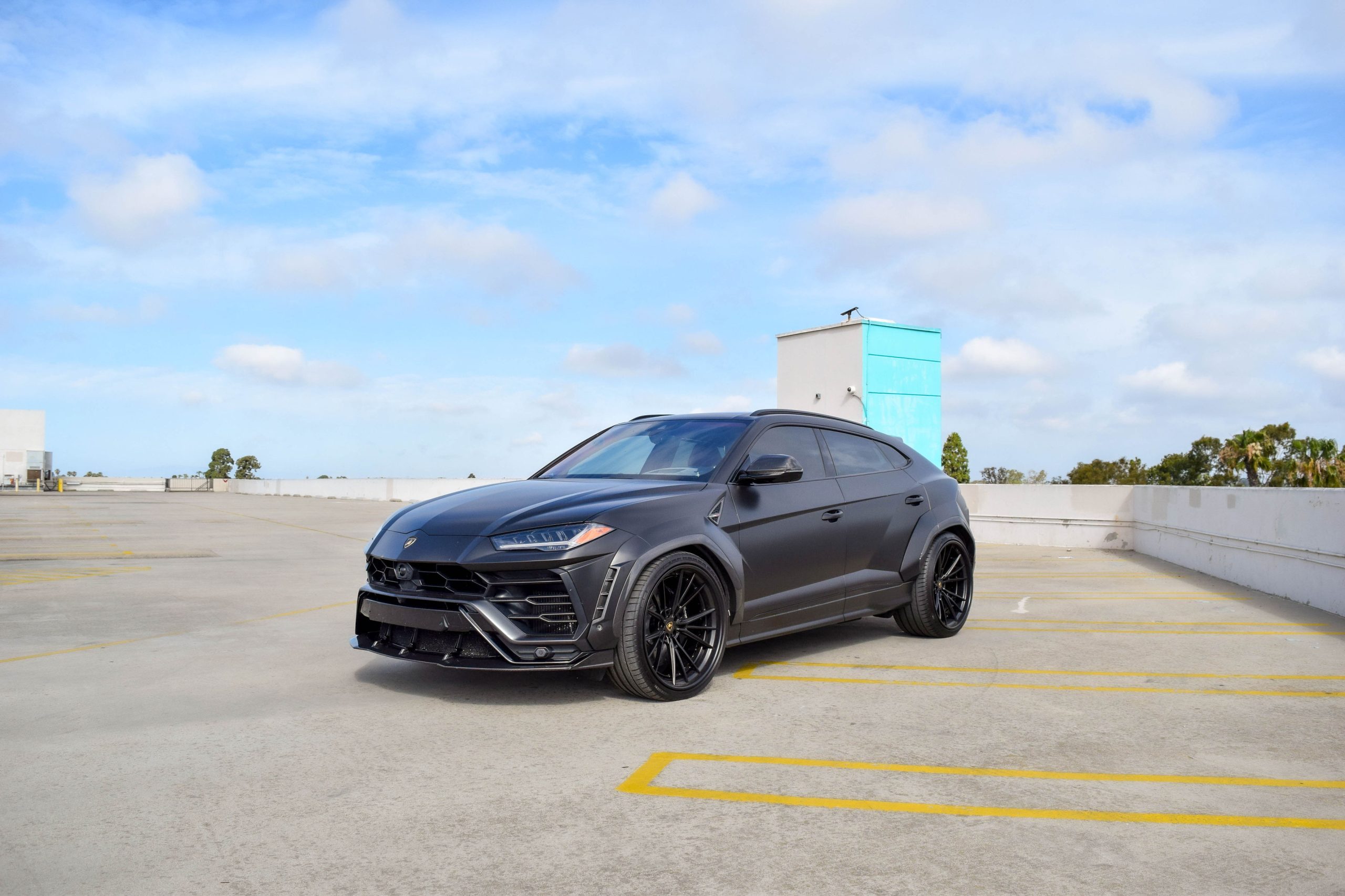IMG_6364-Copy-Copy-scaled-1.jpg LAMBORGHINI WIDEBODY URUS (BLACK) - Image 1