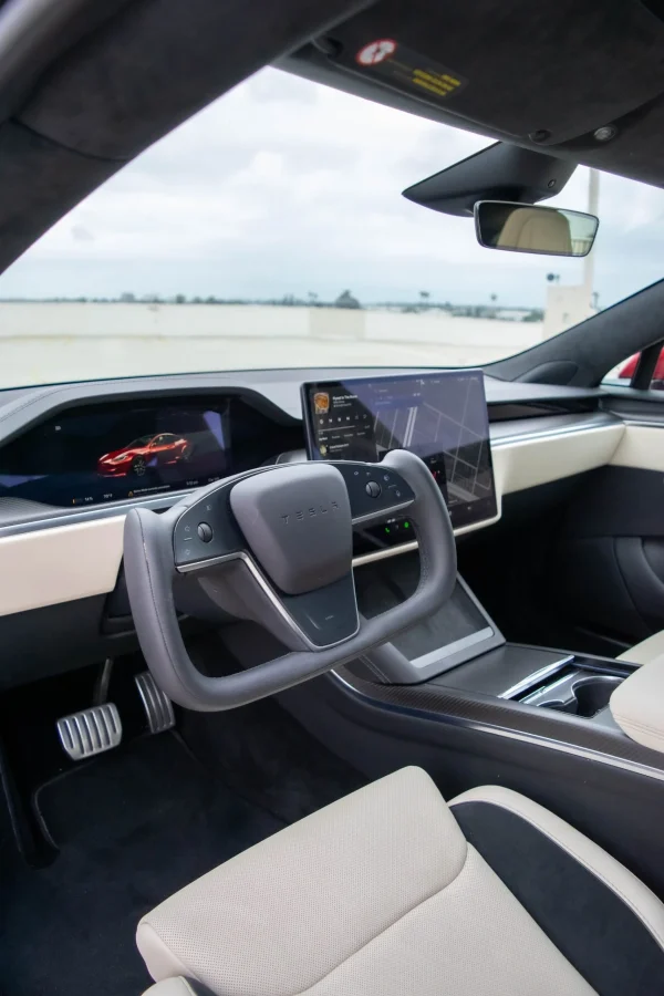 TESLA MODEL S PLAID - Image 5